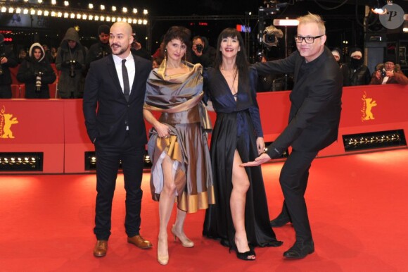 Marc-André Grondin, Pierrette Robitaille, Romane Bohringer et Denis Côté sur le tapis rouge du film Vic + Flo ont vu un ours, présenté à la Berlinale le 10 février 2013.