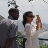 Kim Kardashian enceinte et son compagnon Kanye West visitent Rio De Janeiro en compagnie de Will Smith, le 10 février 2013. Ils ont visité Vidigal une favela de la ville.