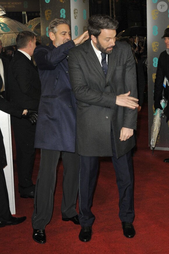 George Clooney et Ben Affleck lors de la cérémonie des BAFTA à Londres le 10 février 2013