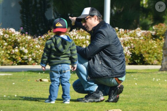 Will Arnett prend du bon temps avec ses deux fils Abel et Archie à Los Angeles, le 9 février 2013.
