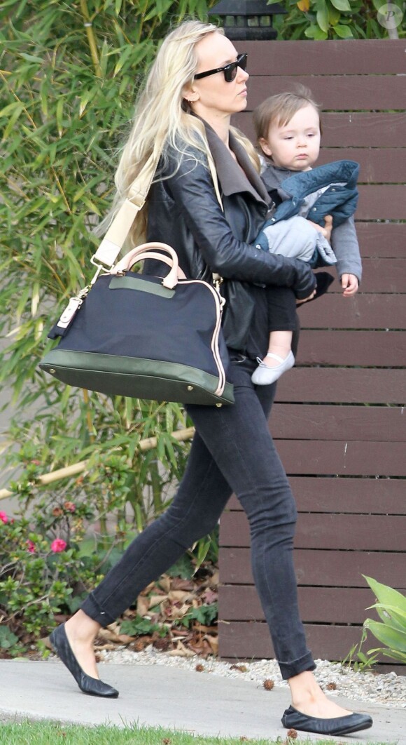 Exclu - Kimberly Stewart et sa fille Delilah se baladent dans les rues de Los Angeles, le 10 février 2012.