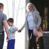 Britney Spears dans un parc de Thousand Oaks avec sa mère Lynne et ses enfants Sean et Jayden James, le 12 février 2013.