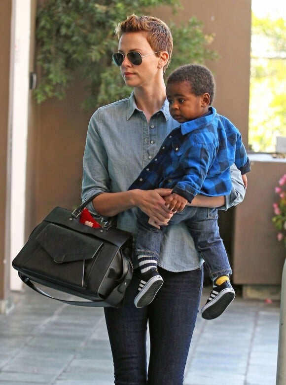 Charlize Theron emmène son adorable fils Jackson à un cours de gym pour enfants à West Hollywood, le 12 fevrier 2013.
