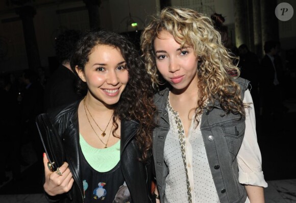 Sofia Manousha et sa soeur Anais à la soirée de lancement des nouveaux parfums de glace Magnum au Pavillon Cambon à Paris le 13 février 2013.