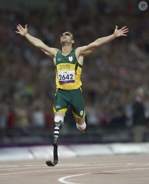 Oscar Pistorius lors de sa victoire sur 400m aux Jeux paralympiques de Londres le 8 septembre 2012
