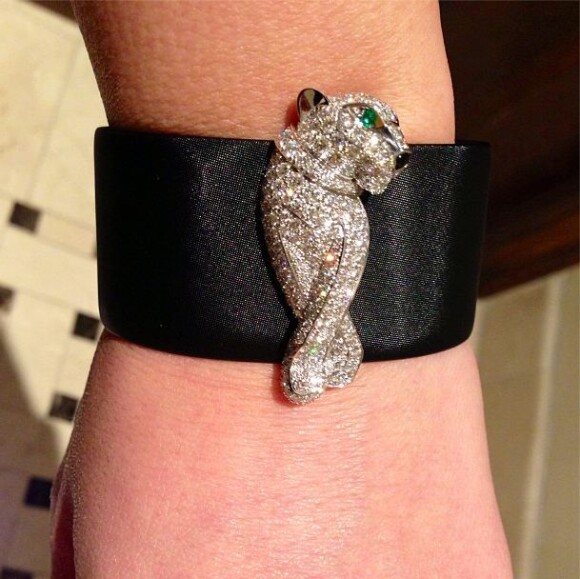 Kim Kardashian a reçu pour la Saint-Valentin un bracelet Panthère de Cartier d'une valeur de 30 900 euros. Kanye West, généreux, a fait une heureuse !