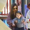 Miranda Kerr a passé la journée au parc de Coldwater Canyon à Beverly Hills avec son adorable fils Flynn le 17 février 2013. Los Angeles