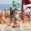 L'acteur Harrison Ford, Calista Flockhart et son fils Liam sur la plage d'Ipanema à Rio de Janeiro, le 17 février 2013.