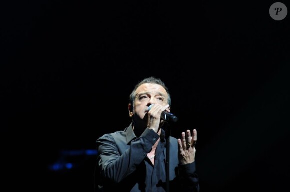Félix Gray en concert à l'Olympia à Paris le 8 mars 2012.
