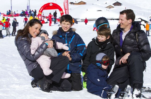 La princesse Marie et le prince Joachim de Danemark aux sports d'hiver avec leurs enfants, à Villars-sur-Ollon, le 13 février 2013.
