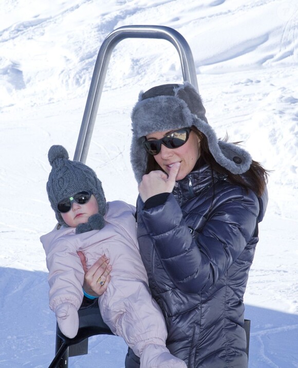 La princesse Marie et le prince Joachim de Danemark aux sports d'hiver avec leurs enfants, à Villars-sur-Ollon, le 13 février 2013.
