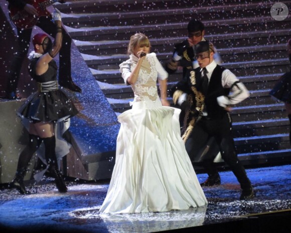 Taylor Swift sur la scène des Brit Awards 2013 à Londres, le 20 février 2013.