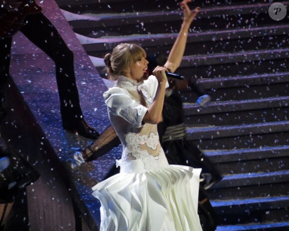 Taylor Swift sur la scène des Brit Awards 2013 à Londres, le 20 février 2013.
