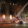 Un incendie, qui pourrait être criminel, a ravagé ce matin le restaurant de la boîte de nuit L'Arc, sans faire de victimes, à Paris le 21 fevrier 2013.