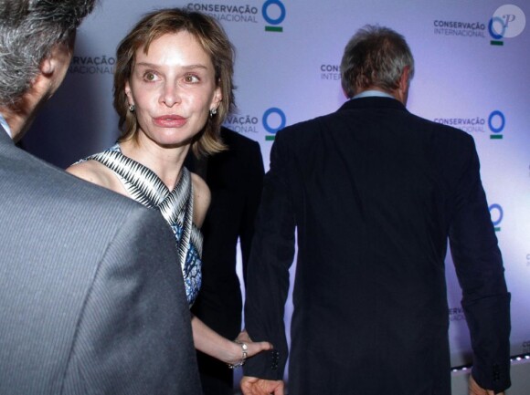 Calista Flockhart, peu maquillée et mal coiffée, accompagne son mari Harrison Ford au lancement de la branche brésilienne de l'organisation Conservation Internationa à Sao Paolo le 20 février 2013
