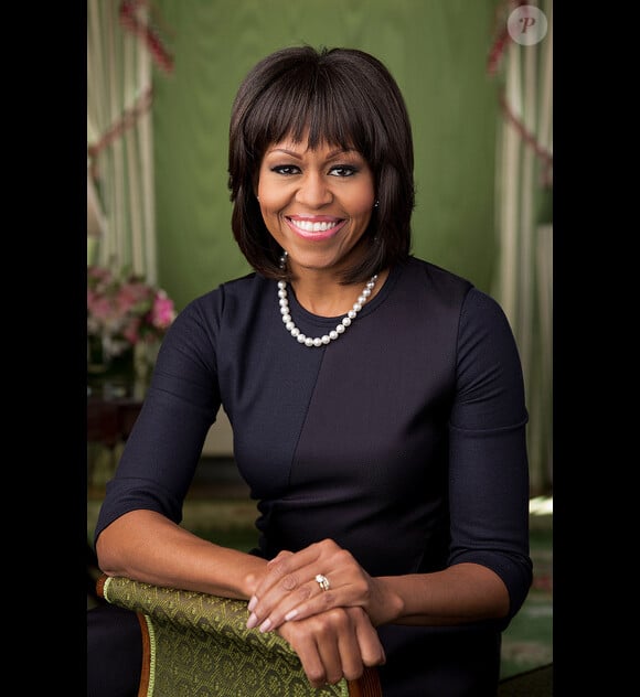 Portrait officiel de Michelle Obama. Février 2013. La photo réalisée par Chuck Kennedy, a été commentée par Barack Obama qui a écrit sur Twitter : "<em>Un nouveau mandat, un nouveau portrait de la Première dame.</em>"