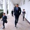 Voici des photos officielles sur les coulisses de l'investiture de Barack Obama et sur la vie à la Maison Blanche. Le président se déplace dans le jardin de la Maisonn Blanche avec les enfants de Denis McDonough, sous-conseiller de la Sécurité Nationale du pays. Le 25 janvier 2013.
