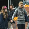 Lori Loughlin et sa fille Olivia font les courses chez Bristol Farms à Beverly Hills, le 19 février 2013. 