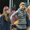 Lori Loughlin et sa cadette font les courses chez Bristol Farms à Beverly Hills, le 19 février 2013.