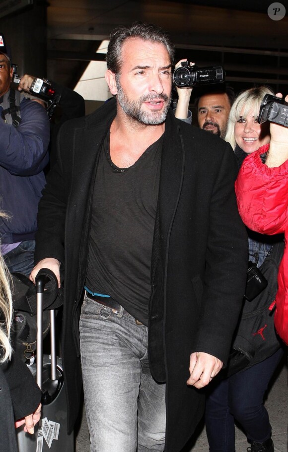 Retour triomphal pour Jean Dujardin arrivé au LAX de Los Angeles le 21 février 2013, en vue des Oscars 2013.