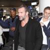 Jean Dujardin fatigué arrive au LAX de Los Angeles le 21 février 2013.