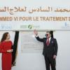 Le roi Mohammed VI du Maroc inaugurant avec son épouse la princesse Lalla Salma un centre de traitement des cancers à Casablanca le 30 janvier 2013.