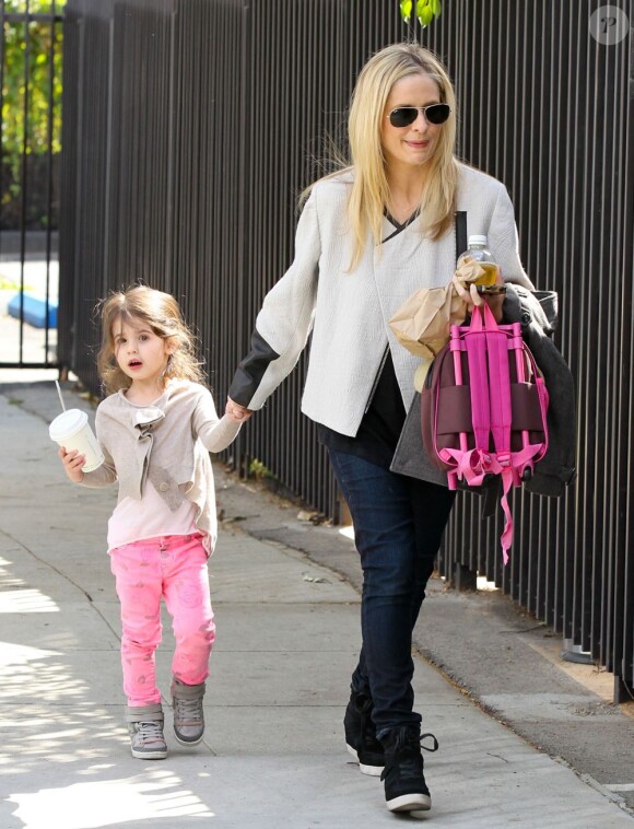 L'actrice Sarah Michelle Gellar emmène sa fille Charlotte à l'école à Santa Monica, le 21 février 2013.