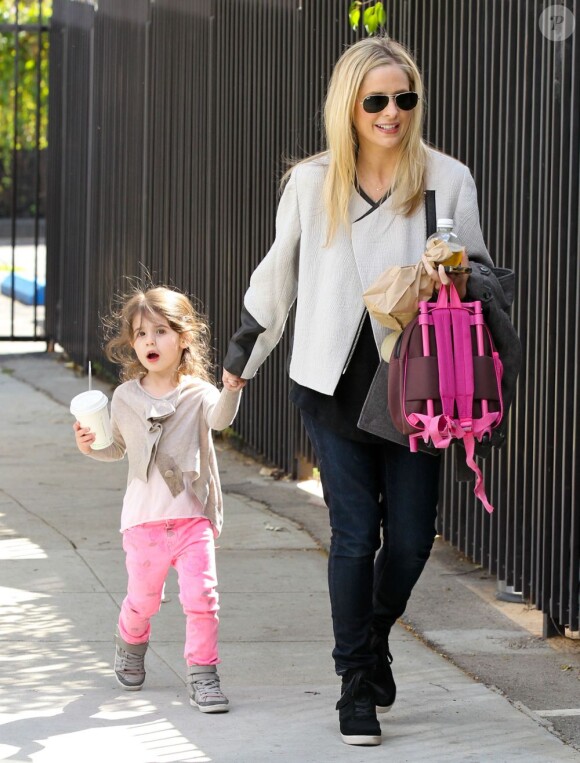 Sarah Michelle Gellar emmène son adorable fille Charlotte à l'école à Santa Monica, le 21 février 2013.