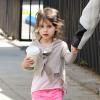Sarah Michelle Gellar emmène sa fille Charlotte à l'école à Santa Monica, le 21 février 2013. La petite fille est mignonne dans son jean rose.