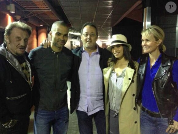 Tony Parket entouré de Johnny Hallyday, son épouse Laeticia, Jean Reno et sa compagne Axelle, le 21 février 2013 à Los Angeles