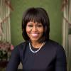 Portrait officiel de Michelle Obama. Février 2013. La photo réalisée par Chuck Kennedy, a été commentée par Barack Obama qui a écrit sur Twitter : "Un nouveau mandat, un nouveau portrait de la Première dame."