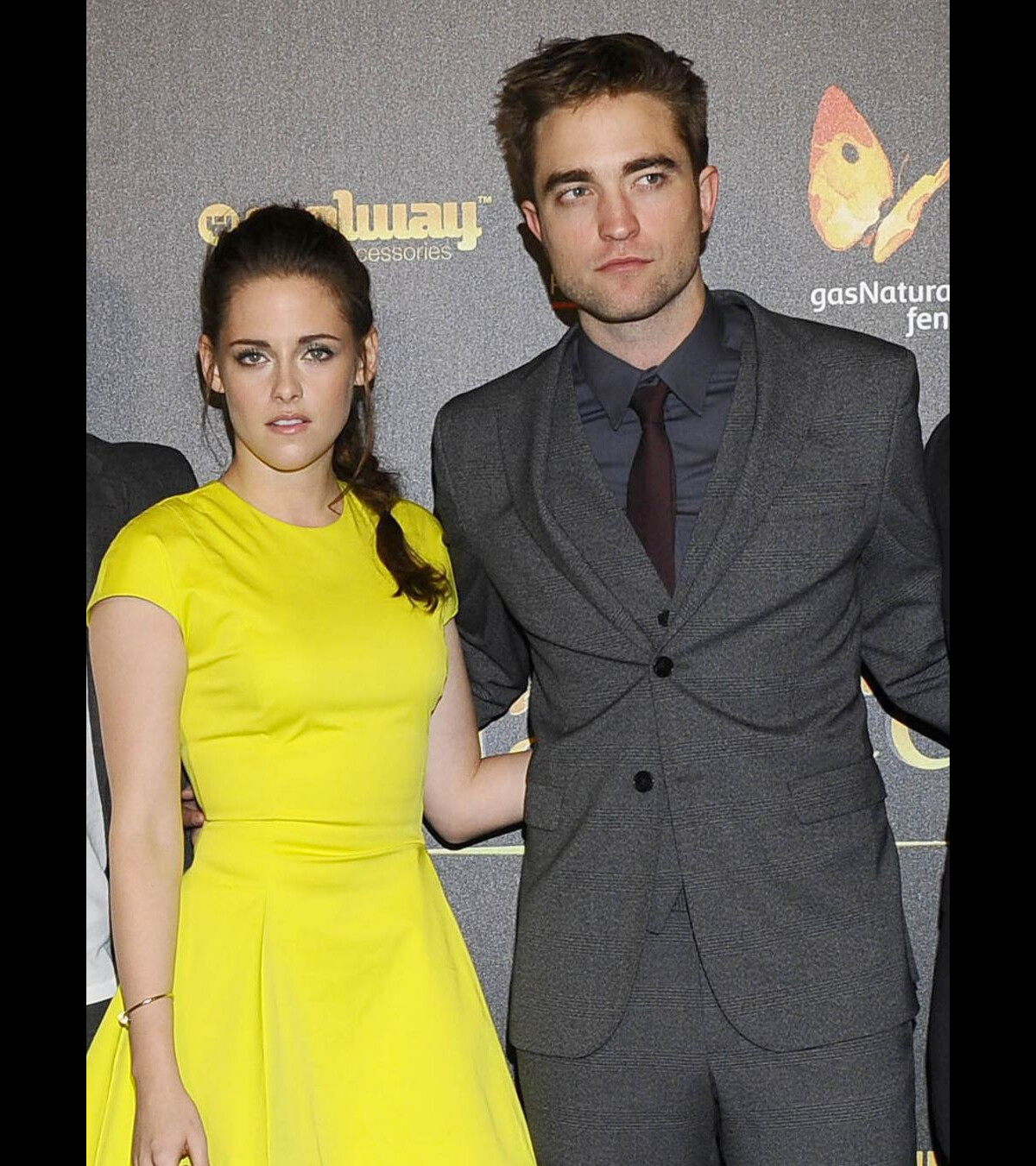 Vidéo Kristen Stewart et Robert Pattinson à l avant première du film Twilight Chapitre