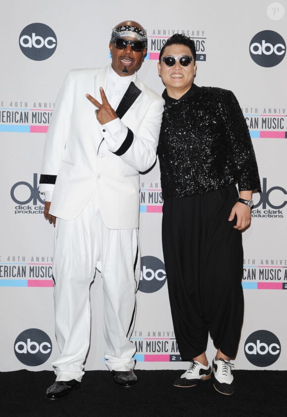 MC Hammer et PSY lors des 40e American Music Awards le 18 novembre 2012