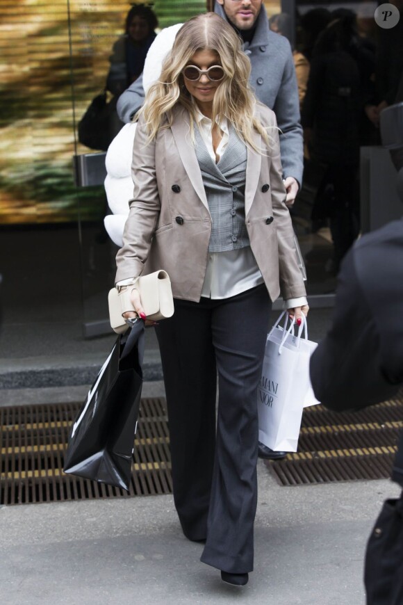 Fergie, enceinte, en plein shopping à Milan, le samedi 23 février 2013.