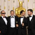 Jack Nicholson avec George Clooney et Grant Heslov, producteurs, et l'acteur, producteur et réalisateur d'Argo lors de la 85e cérémonie des Oscars à Los Angeles le 24 février 2013