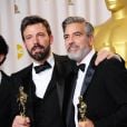 Ben Affleck et George Clooney lors de la 85e cérémonie des Oscars à Los Angeles le 24 février 2013