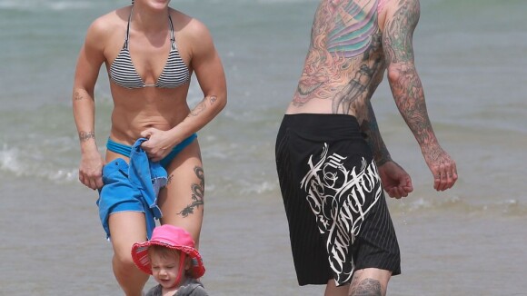 Pink : Plus musclée que jamais à la plage avec sa fille Willow et son mari