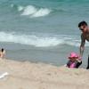 Pink et son mari Carey Hart ont passé la journée sur une plage de Miami avec leur fille Willow, le 25 février 2013.