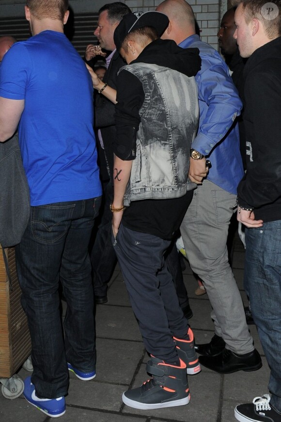 Justin Bieber a fait la fête dans une boîte de nuit à Londres, le 26 février 2013.