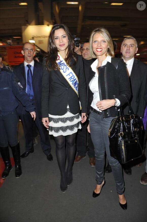 Marine Lorphelin, Miss France 2013, et Sylvie Tellier au salon de l'agriculture pour la journée de la Bourgogne, le 27 février 2013 à Paris