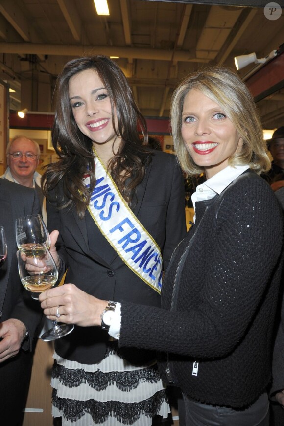 Marine Lorphelin, Miss France 2013, et Sylvie Tellier au salon de l'agriculture pour la journée de la Bourgogne, le 27 février 2013 à Paris