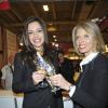 Marine Lorphelin, Miss France 2013, et Sylvie Tellier au salon de l'agriculture pour la journée de la Bourgogne, le 27 février 2013 à Paris - les deux Miss sirotent un vin de Bourgogne