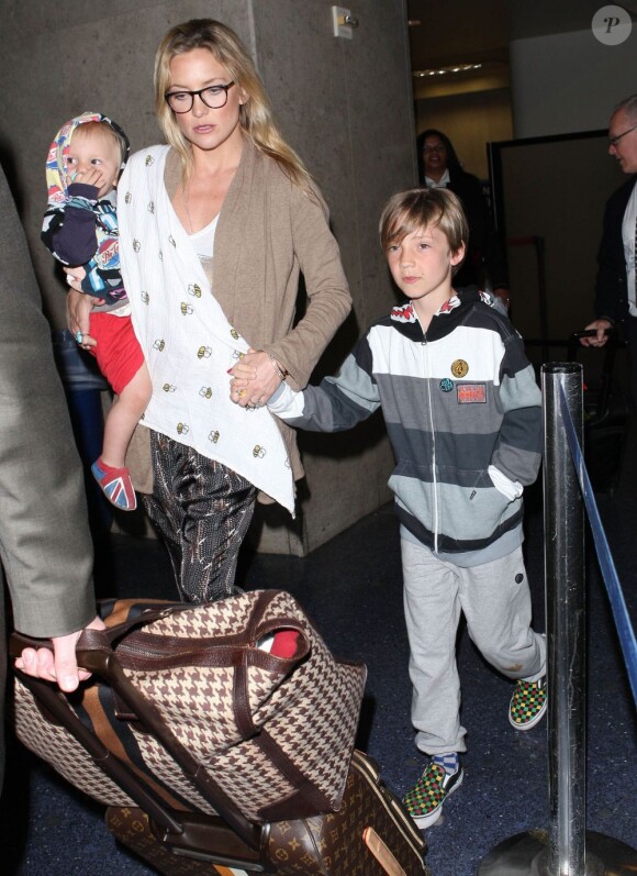Kate Hudson et ses fils Ryder et Bingham arrivent à l'aéroport de Los Angeles, le 27 février 2013. Ils reviennent de Miami.