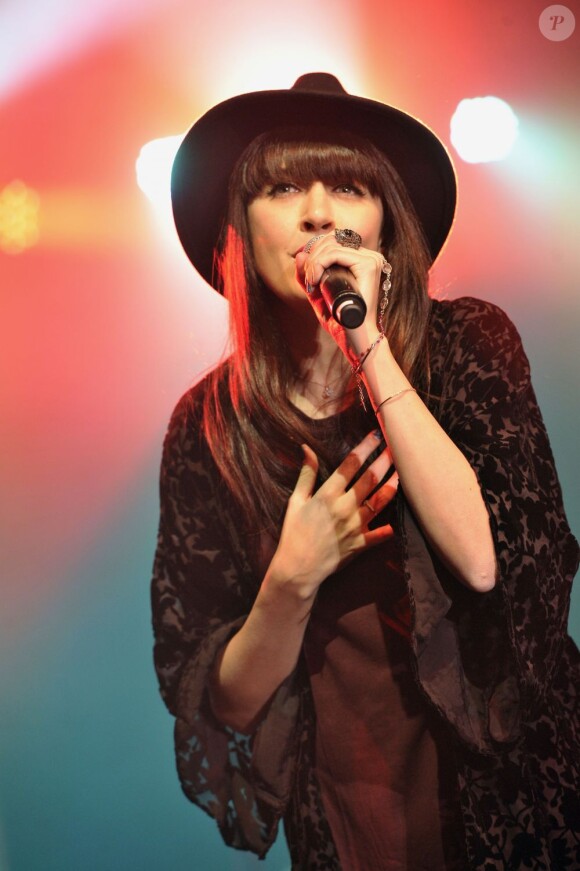 La chanteuse Nolwenn Leroy participe au 3e Monaco Beach Soccer Show à Monaco le 9 février 2013.