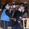 Kim Kardashian et sa mère Kris Jenner déjeunent au Jinky's Cafe après leur séance de sport. Los Angeles, le 1er mars 2013.