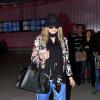 Fergie, enceinte, arrive à l'aéroport de Los Angeles. Le 1er mars 2013.