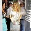 Fergie, enceinte, quitte le restaurant Ivy à Santa Monica avec sa soeur Dana. Le 2 mars 2013.
