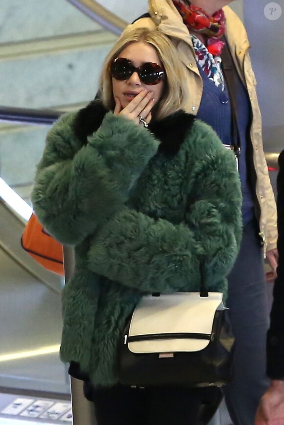 Ashley Olsen arrive à l'aéroport de Roissy Charles-de-Gaulle. Le 27 février 2013.