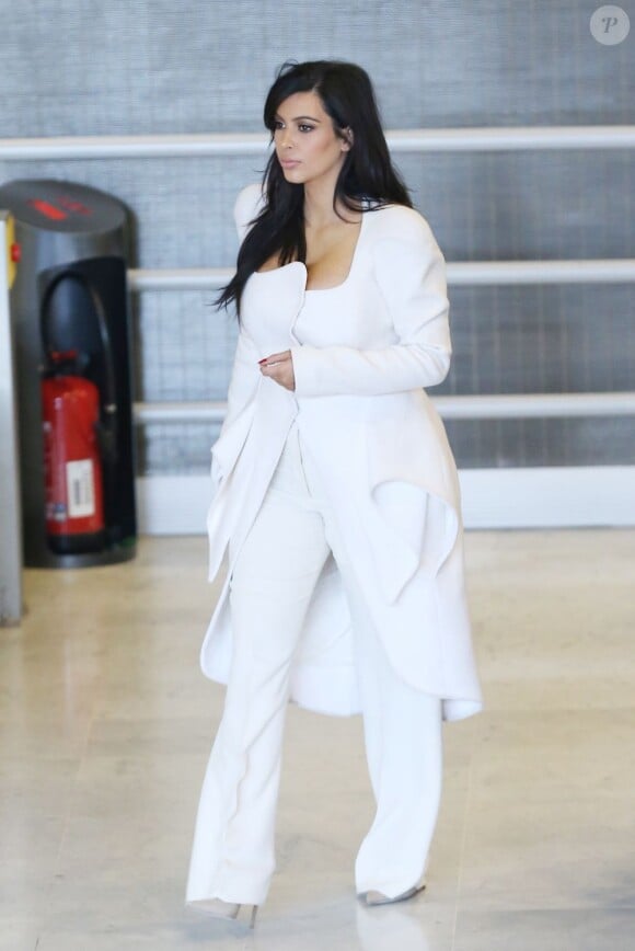 Kim Kardashian (enceinte) arrive a l' aeroport de Charles De Gaulles a Paris Le 03 Mars 2013  Kim Kardashian, pregnant, arrives at Charles De Gaulles airport in Paris 02 March 201303/03/2013 - Paris