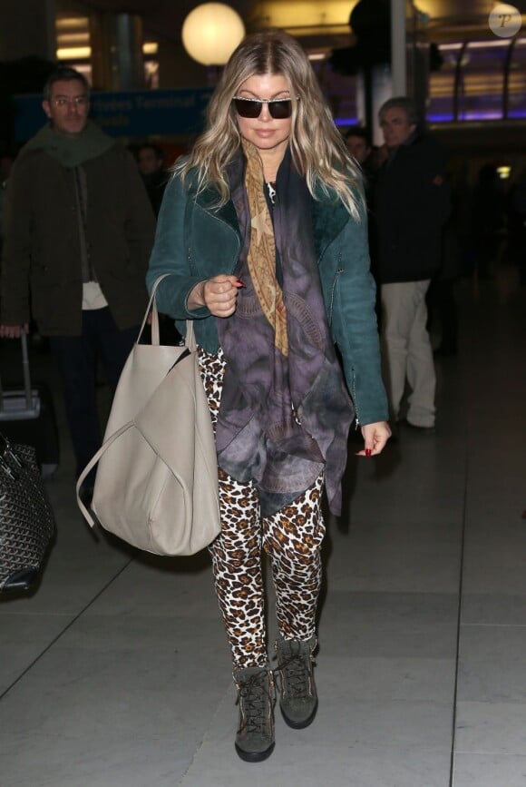 Exclusif - Fergie arrive a l'aéroport de Roissy-Charles-de-Gaulle, le 25 février 2013.